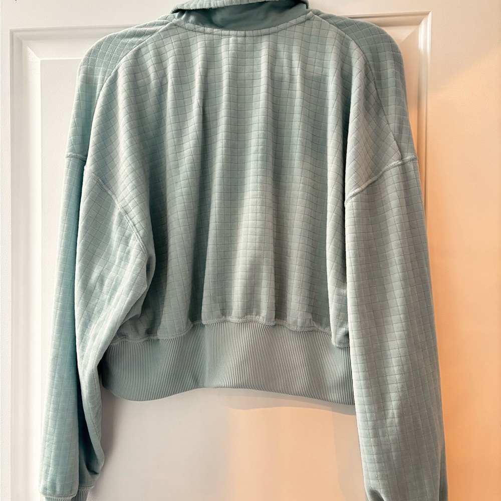 Nike Women's light Blue Cropped Sweatshirt - Picture 2 of 4